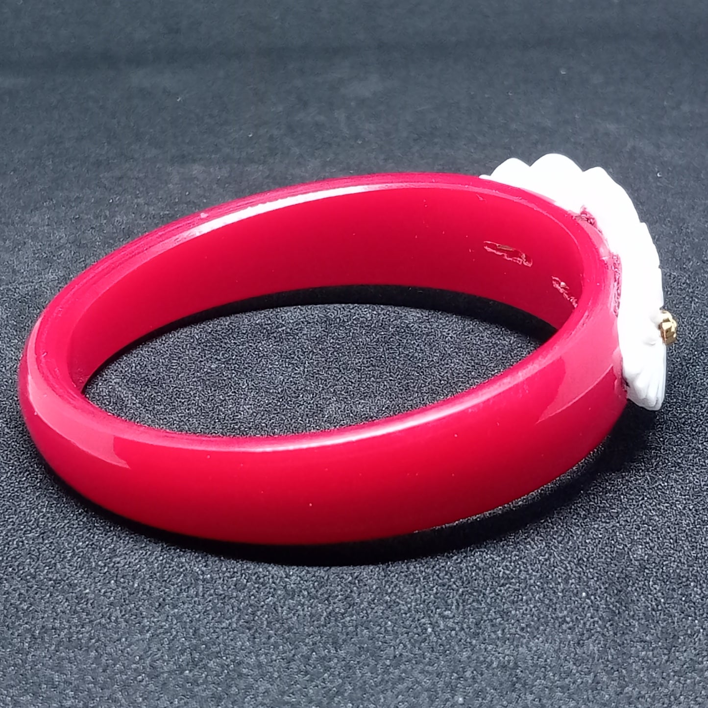 Sakha Pola Bangle with Conch Shell Design