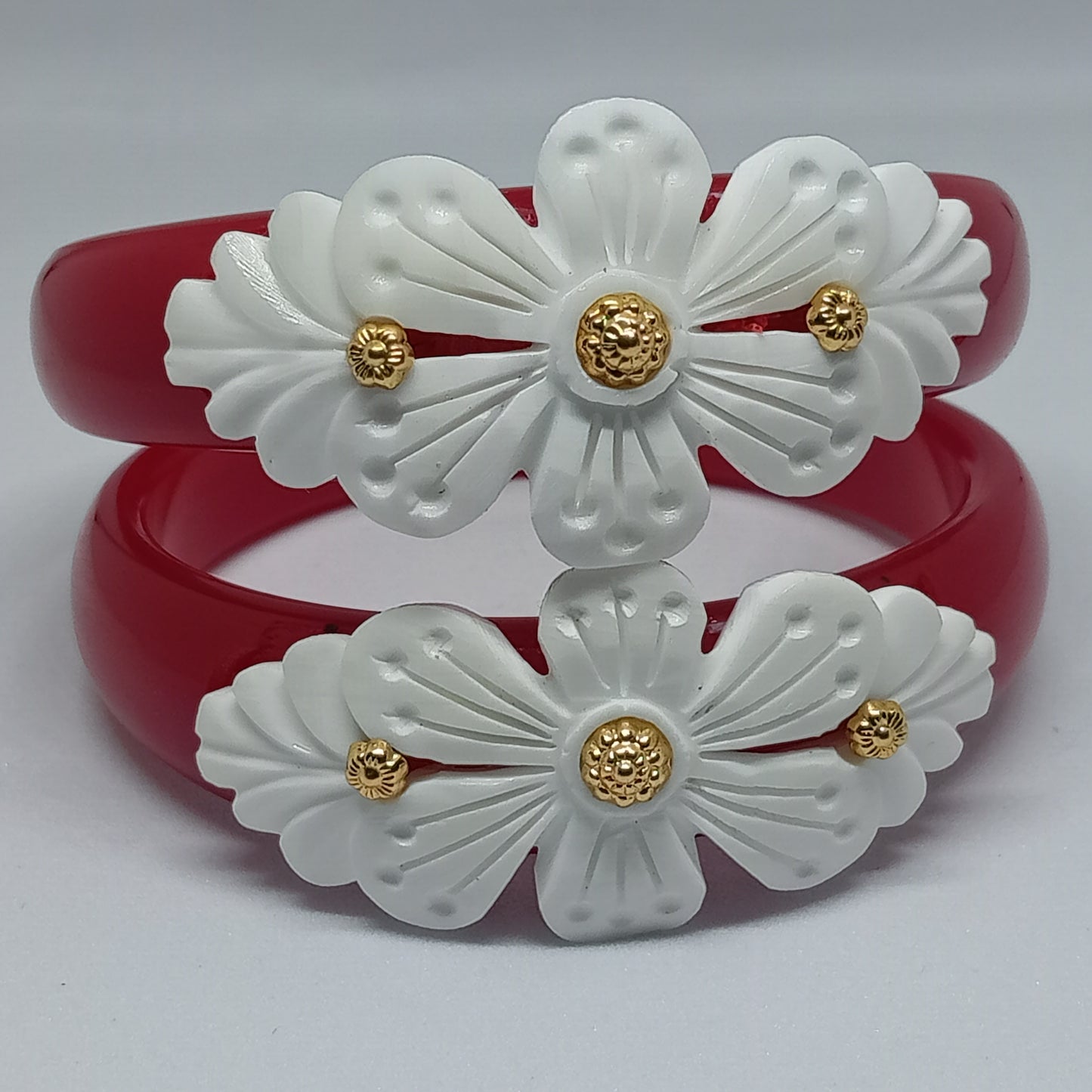 Sakha Pola Bangle with Conch Shell Design