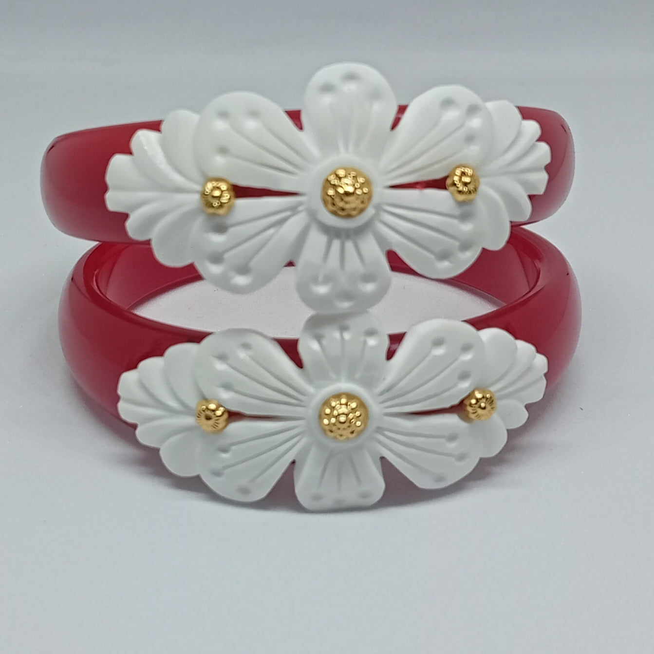 Sakha Pola Bangle with Conch Shell Design