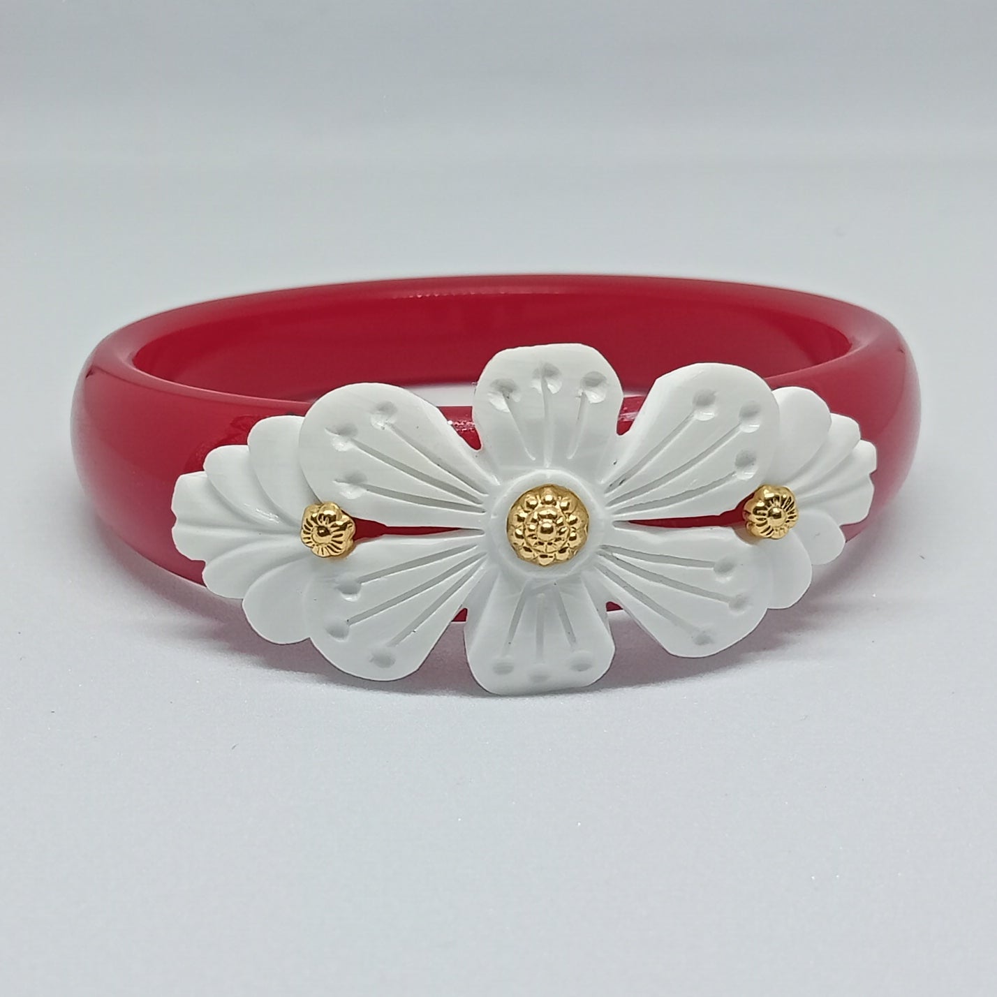 Sakha Pola Bangle with Conch Shell Design