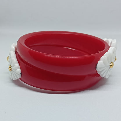 Sakha Pola Bangle with Conch Shell Design