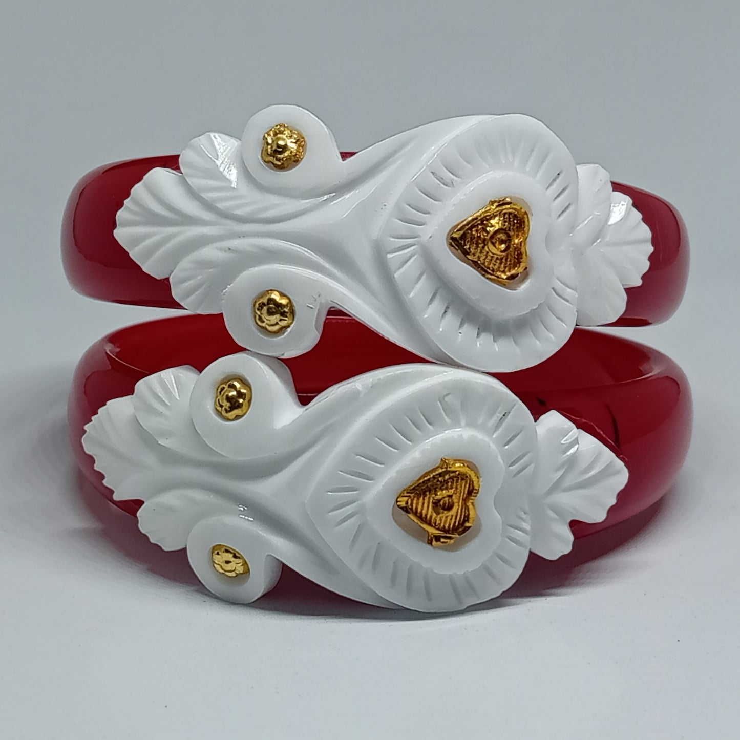 Sakha Pola Bangle with Conch Shell Design